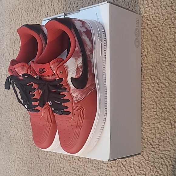 Nike - Picture 2 of 5